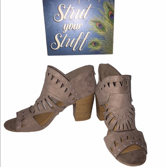 Sexy Qupid laser cut open toe booties - Picture 4 of 8